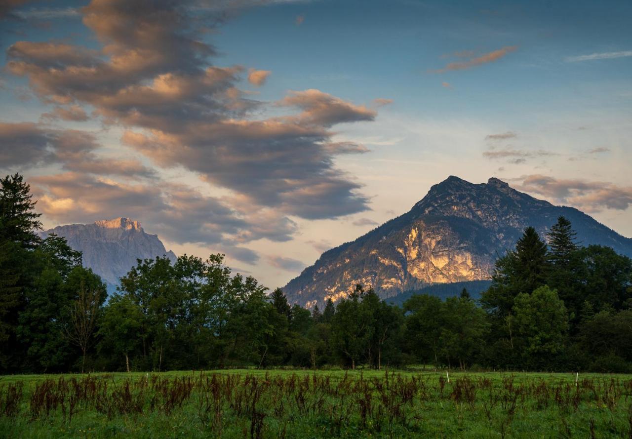 Das Bergquartier - Ferienwohnung Zugspitze オーベラウ エクステリア 写真