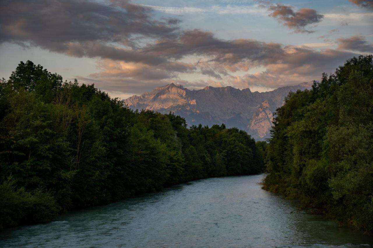 Das Bergquartier - Ferienwohnung Zugspitze オーベラウ エクステリア 写真